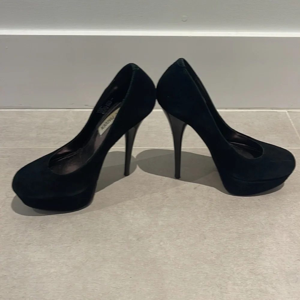 Steve Madden Caryssa black women size 6 suede alike round stilettos heels Y2K